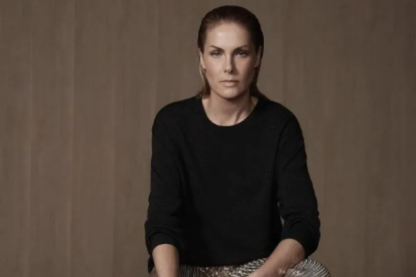 Ana Hickmann passa no SUS com filho após problemas financeiros