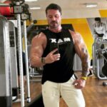 Influencer fitness Renato Cariani trabalhava com sócia de 71 anos