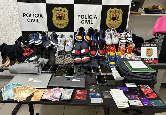 objetos apreendidos em operação policial