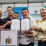 prefeito Orlando Morando e secretário estadual de habitação