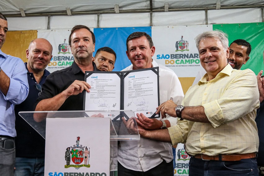 prefeito Orlando Morando e secretário estadual de habitação