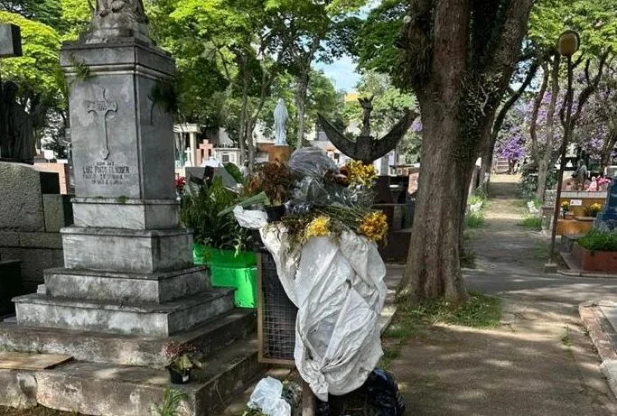 cemitério abandonado
