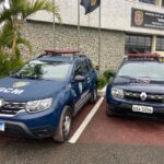 viatura da GCM de Ribeirão Pires na frente da Delegacia