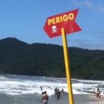 equipes de resgate no mar