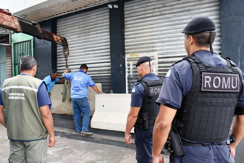 Portas de estabelecimento