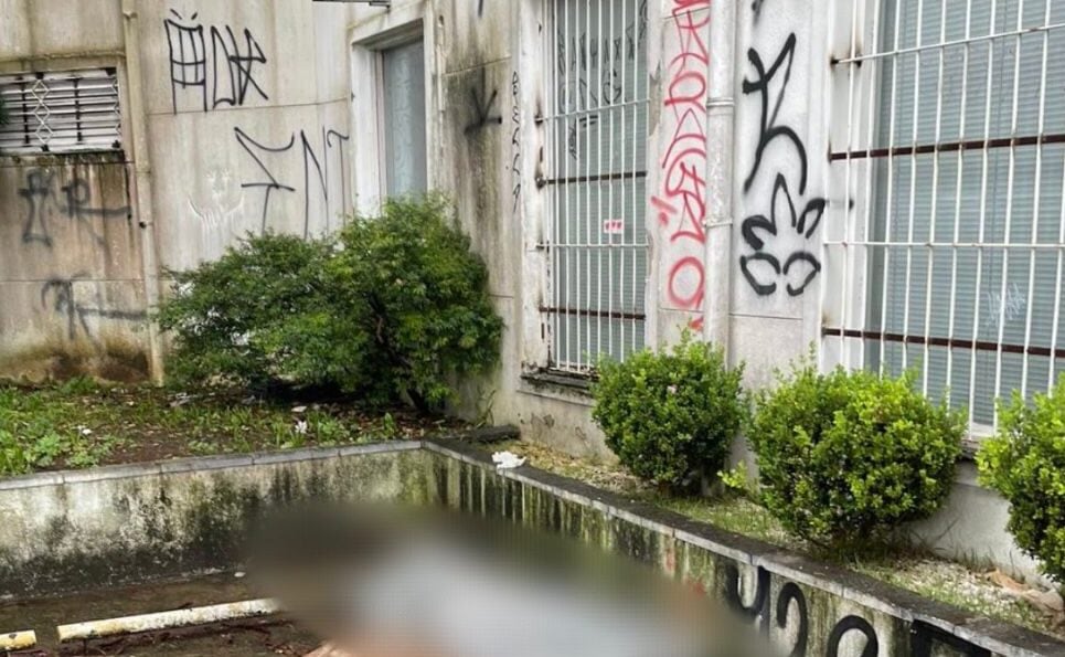 corpo no centro