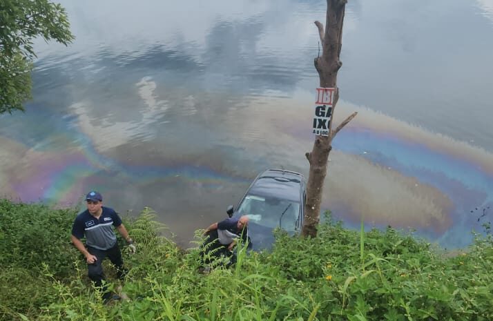resgate carro da represa