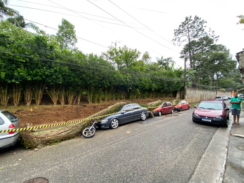 queda de muro no Jardim Tupã
