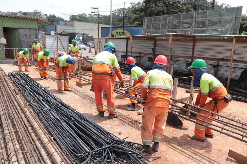 Ribeirão Pires inicia fabricação das estacas de sustentação do viaduto estaiado.