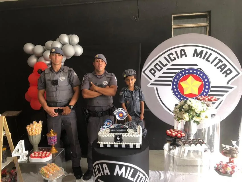 criança fã da PM