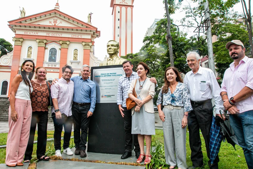 Prefeito Orlando Morando e familiares de Tito Costa