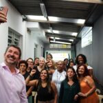 Eduardo Leite em café com mulheres