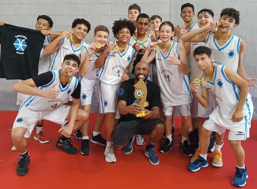 Equipe jovem de basquete