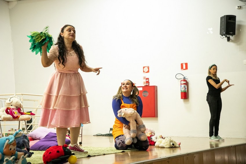 O Teatro Vai à Escola