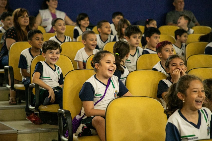 O Teatro Vai à Escola