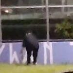 pichação no campo de futebol