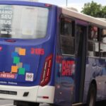 Jovem morre ao bater carro na traseira de ônibus na via Anchieta