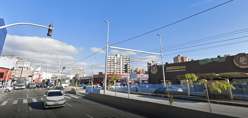 ponto de trólebus na avenida Faria Lima