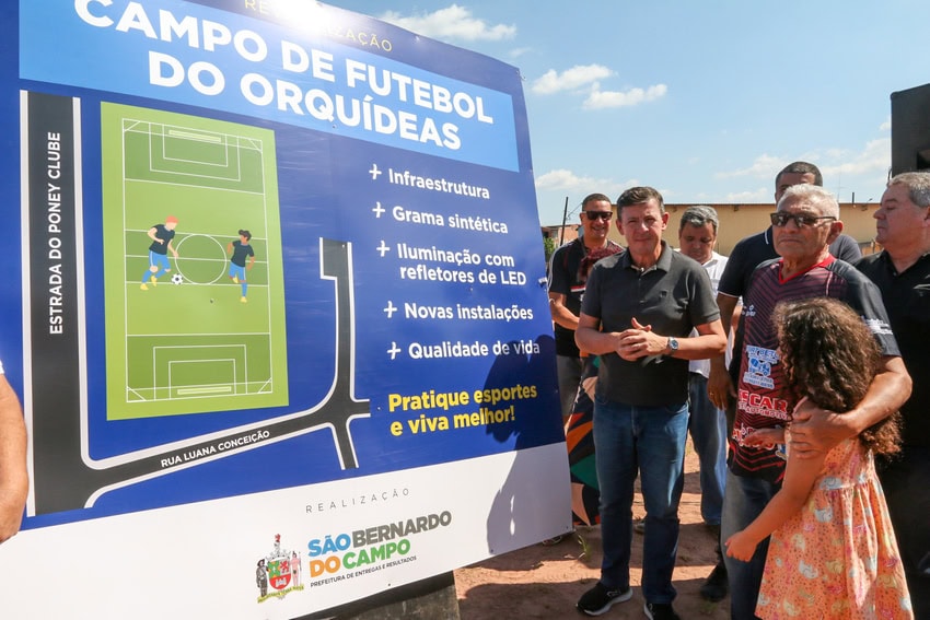 Orlando Morando assina ordem de serviço para reforma do campo