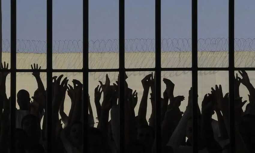 detentos na cadeia
