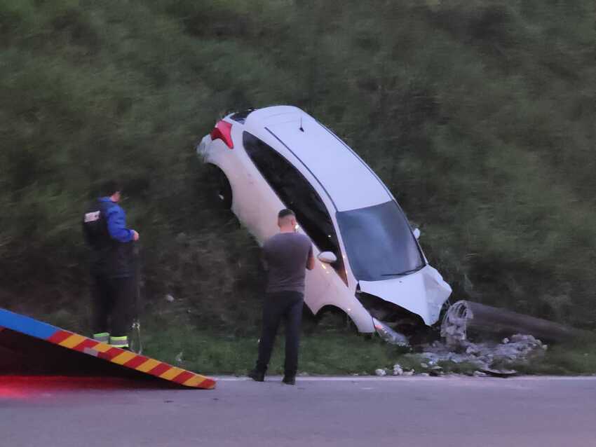 carro cai em barranco