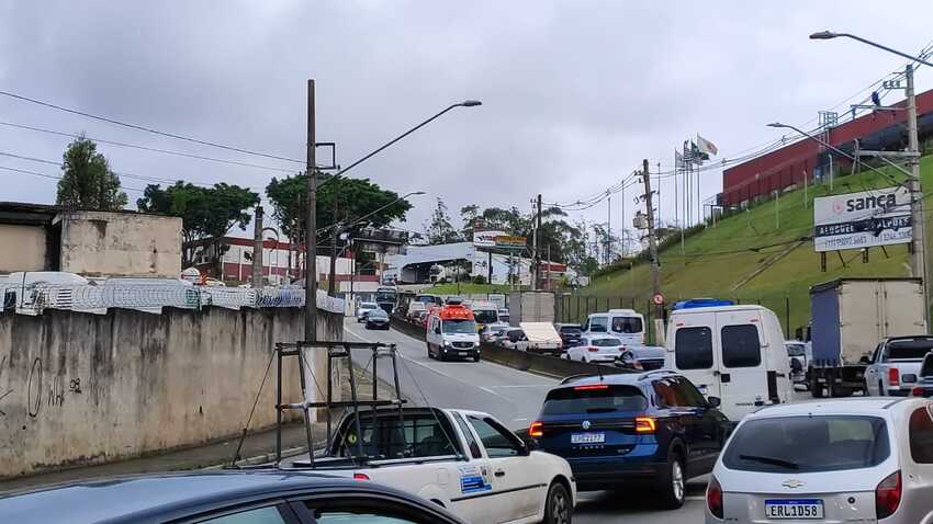acidente de moto e veículo