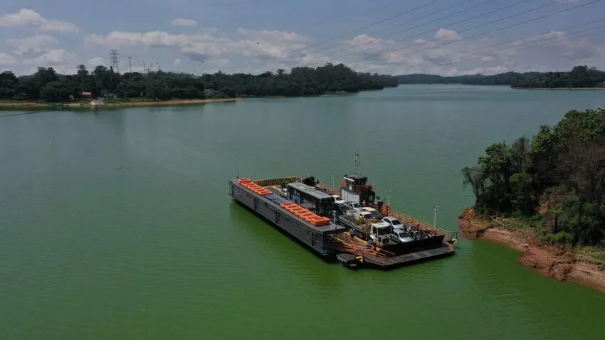 Balsa na Represa Billings
