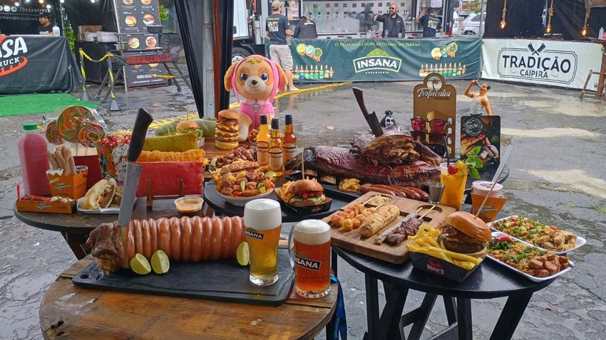 renomados food trucks da região trarão suas especialidades, garantindo uma experiência culinária inesquecível