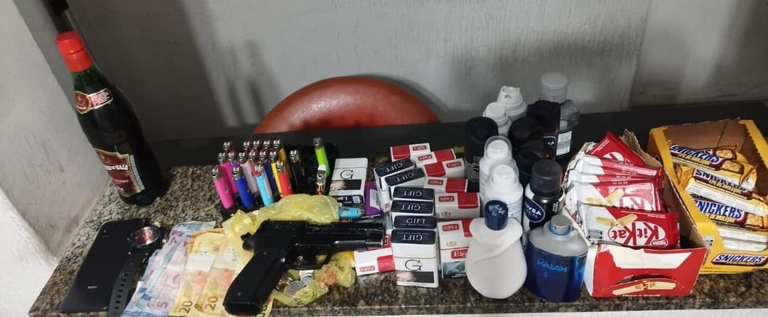 produtos roubados e recuperados de mercadinho