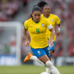 Debinha, Bruninha e Laís Estevam são convocadas para a seleção