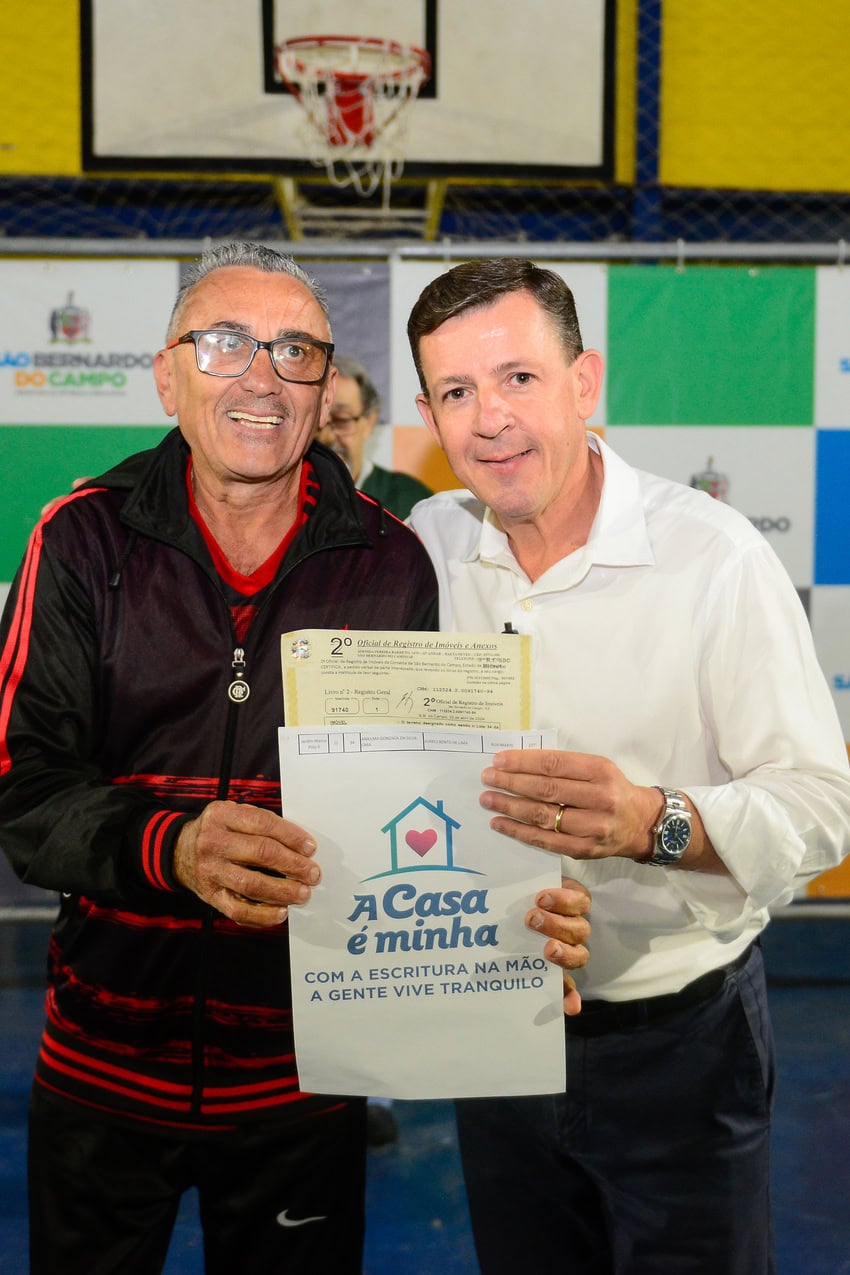 Prefeito Orlando Morando entrega escrituras a 100 famílias do Jardim Marco Polo II