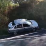 carro no barranco na Anchieta