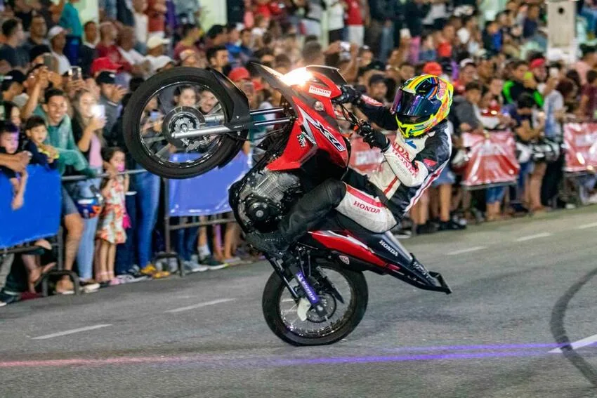 manobras radicais de moto