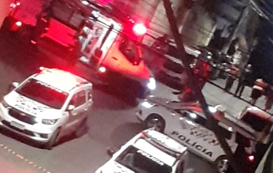 viaturas na rua Piauí