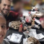 Mãe, pai e seis filhos