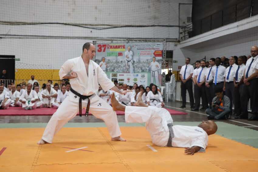 Dojo Ribeirão Pires brilhou no Campeonato Paulista de Karatê Kyokushin que reuniu os melhores atletas do país na modalidade esportiva