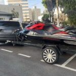 carros de luxo e jet-ski.