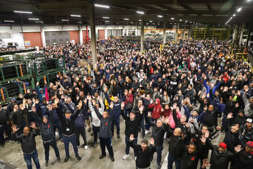 Trabalhadores na Mercedes-Benz