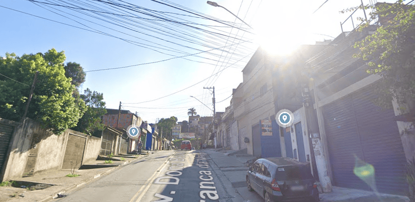 Avenida Dona Benedita Franca da Veiga, no bairro Feital