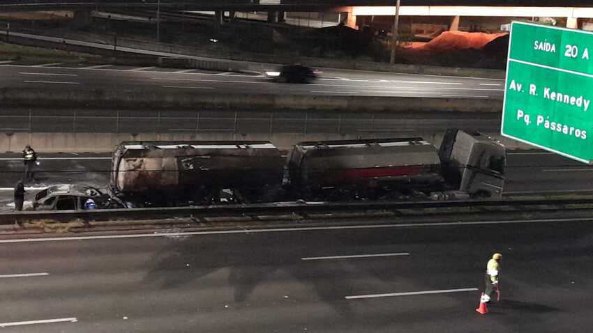 caminhão de combustível na Anchieta