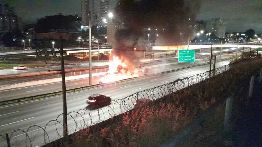 incêndio em caminhão