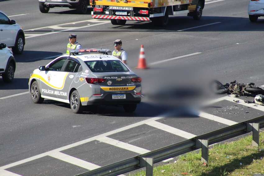 Mulher morre em acidente de niti no KM 19 da Anchieta
