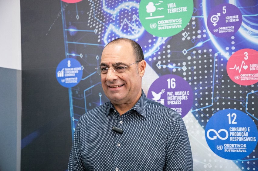 Temos incentivado a geração de emprego e renda de maneira muito incisiva, seja desburocratizando a abertura de novas empresas, seja intermediando a colocação e recolocação de moradores no mercado de trabalho, como no Portal do Emprego