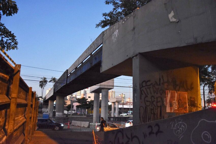 Santo André interdita trecho da Avenida dos Estados na noite desta quarta