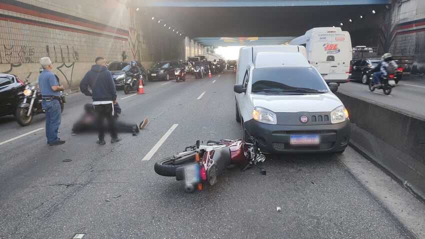 acidente entre carro e moto em São Bernardo