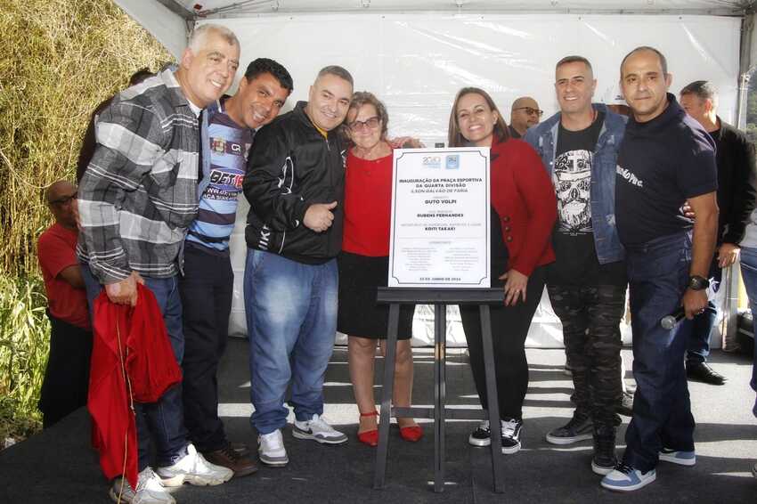 Guto Volpi em inauguração de quadra