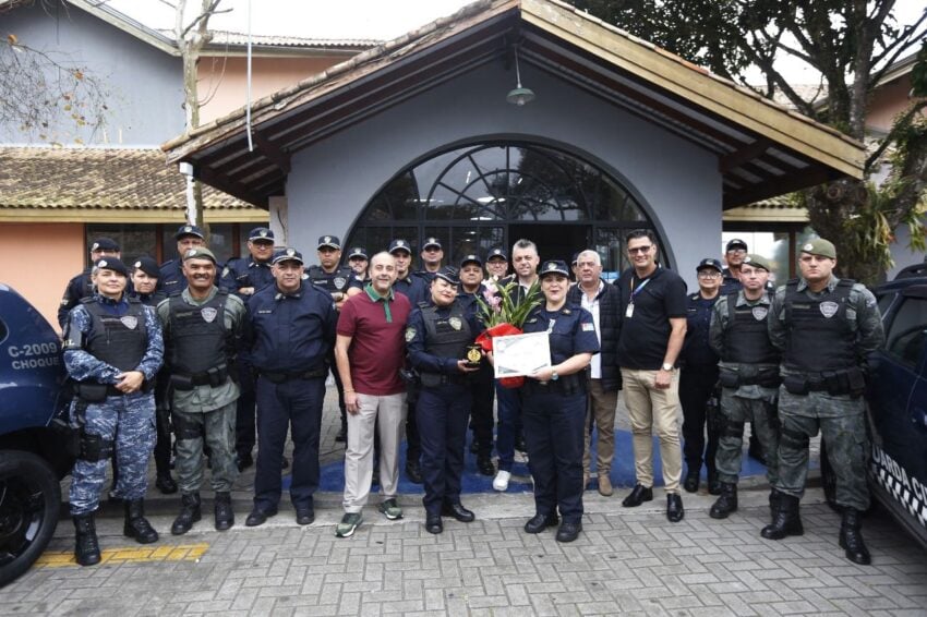 GCM de Ribeirão Pires presta homenagem à guarda que se aposentou após mais de 30 anos se serviço