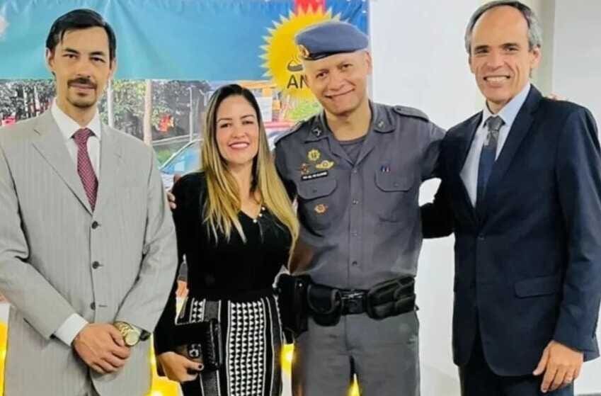O evento ocorreu no Teatro Clara Nunes com a presença de diversas autoridades civis e militares
