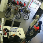 bando em loja de moto
