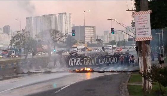 avenida dos estados - protesto